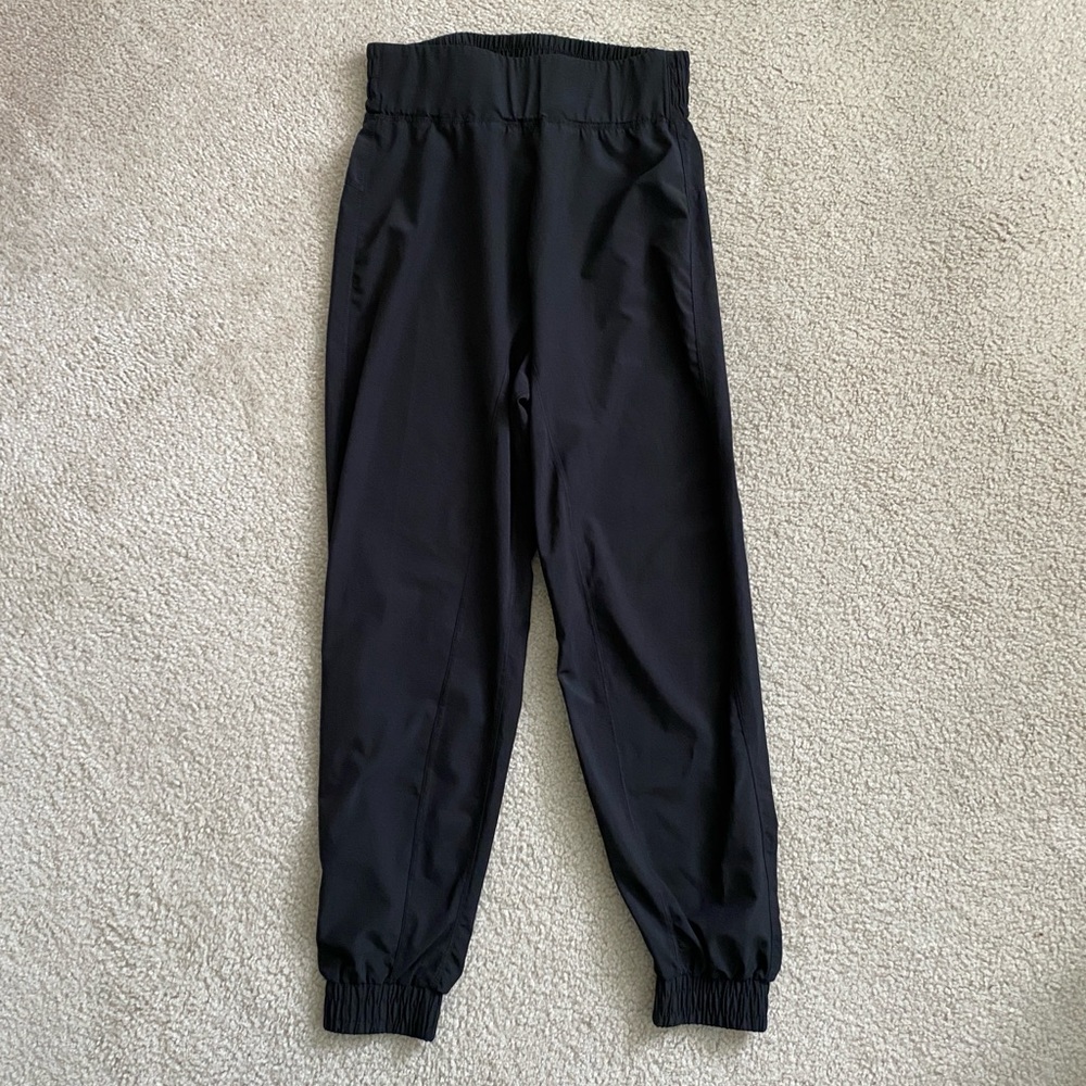 Halara joggers, elastic waist and ankles, black, size M